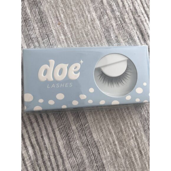 New Doe Beauty Eyelashes False Lashes Really Really Lowkey - Picture 1 of 3